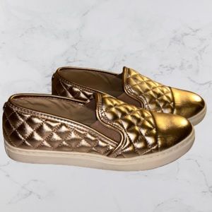 STEVE MADDEN l Zaander Slip Ons Rose Gold